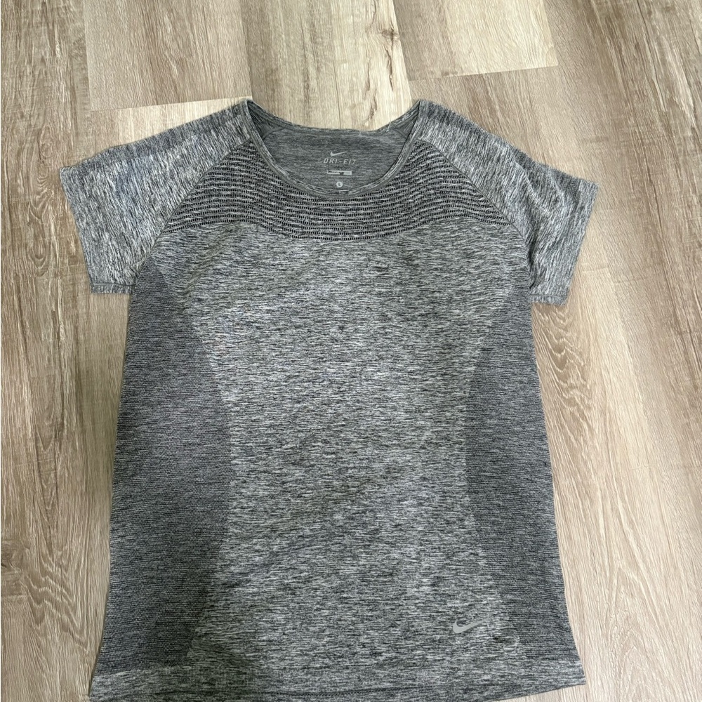 Nike ' Heather Gray Short Sleeve Tee